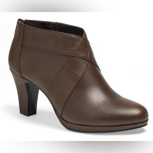 NWOB! Easy Street SPICE BOOTIE, Matte Brown, Size 9
